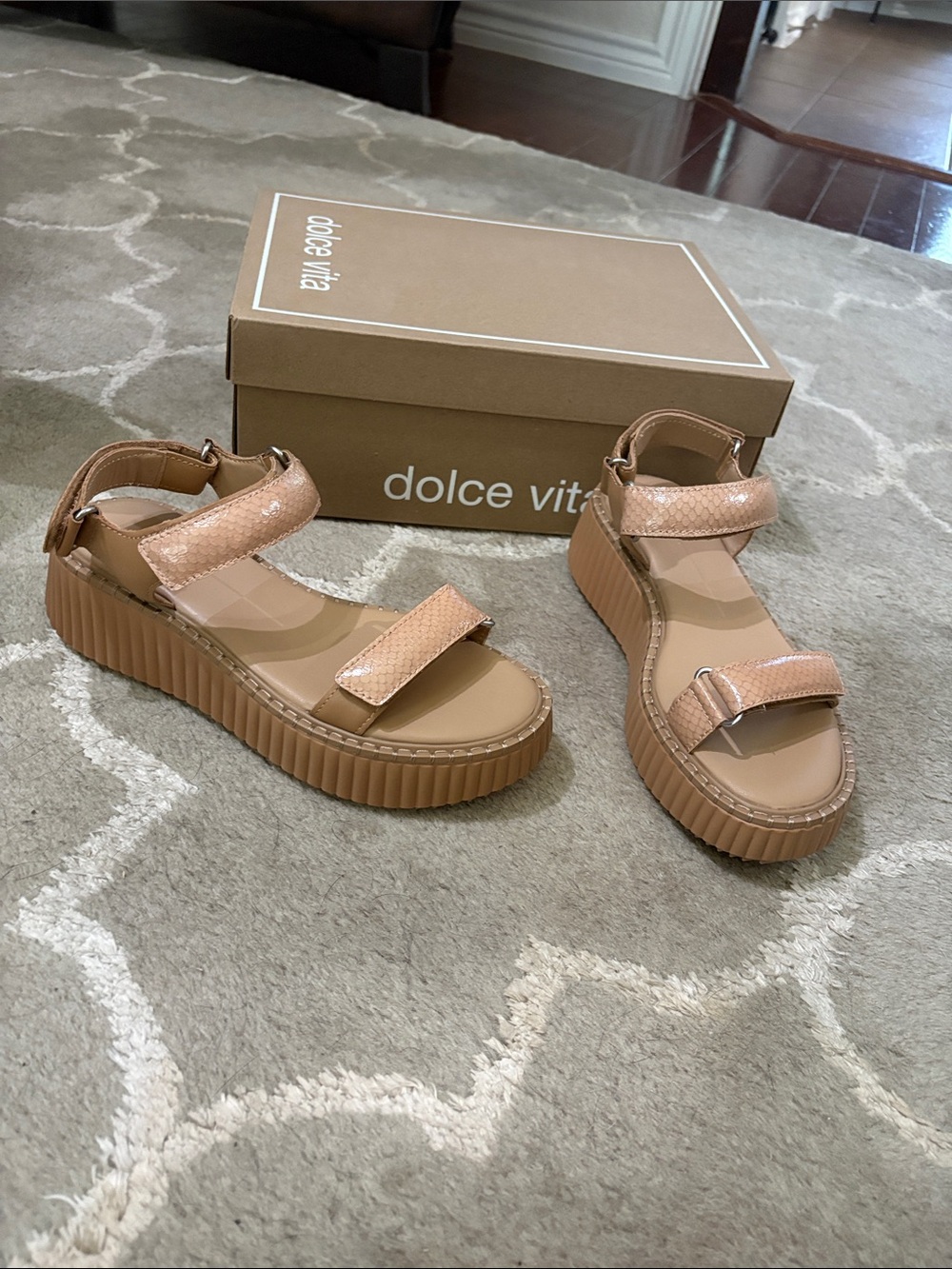 Dolce Vita Debra, Toffee embossed leather strap platform sandal size 7.5 - Picture 8 of 17